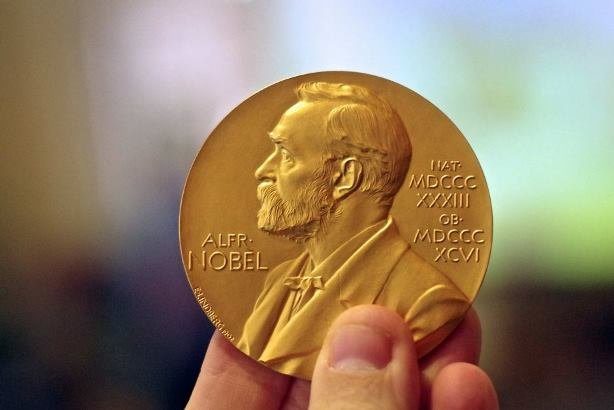 جوایز نوبل ادبیات و اقتصاد اعطا شد