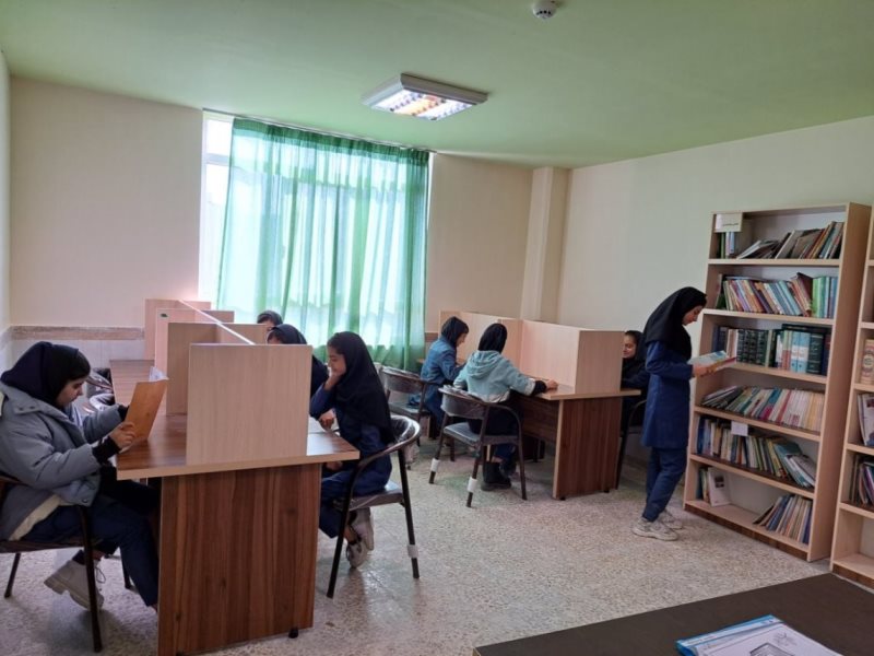 تجهیز کتابخانه مدرسه بنیاد قلم‌چی تکاب؛ بهره‌مندی 400دانش‌آموز