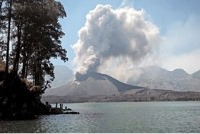 تصاویرفوران آتشفشان رینجانی که ده‌هاپرواز را دراندونزی لغو کرد