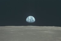 ماه از ماهک‌ها ساخته شده است