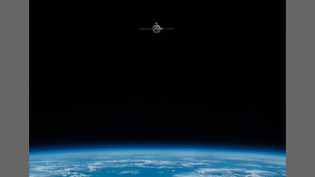 تصاویر بازگشت 3 فضانورد به زمین