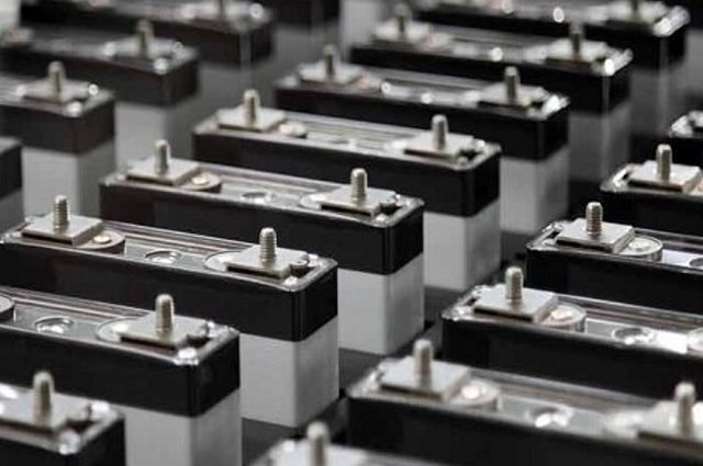 تولید کاتدهای غنی از لیتیم برای باتری‌های لیتیم-یونی جدید