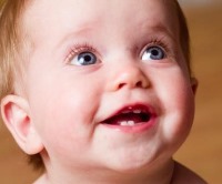 چگونه درد دندان درآوردن نوزاد را کم کنیم؟