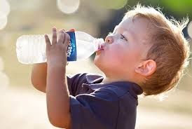 راهکارهای تشویق کودکان به نوشیدن آب بیشتر