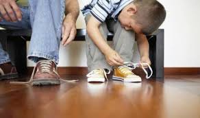 نکاتی که والدین باید هنگام خرید کفش برای بچه‌ها به آن دقت کنند