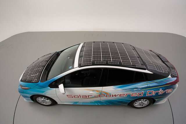 آزمایش سلول خورشیدی روی سقف و کاپوت خودرو توسط تویوتا+تصاویر