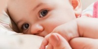 تغذیه با شیرمادر به رشد مغزی کودک کمک می‌کند