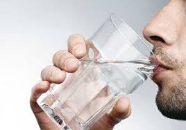 چگونه با نوشیدن آب بیماری‌ها را درمان کنیم؟