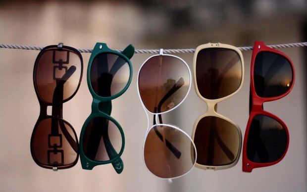 6 مشخصه عینک آفتابی استاندارد/کدام رنگ برای چشم‌ها بهتر است