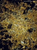 منظره شب پاریس از فضا
