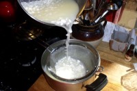 چطور از «آب پنیر» ابریشم بگیریم