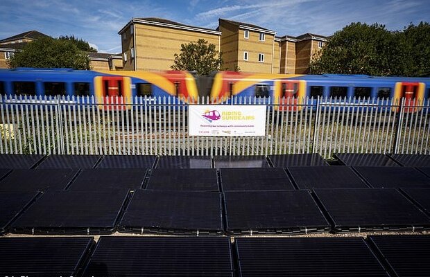 نخستین خط راه‌آهن خورشیدی جهان در انگلیس