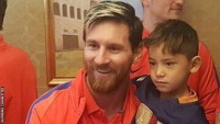 مسی آرزوی کودک افغان را برآورده کرد