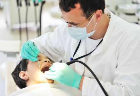 معرفی شغل دندان پزشک