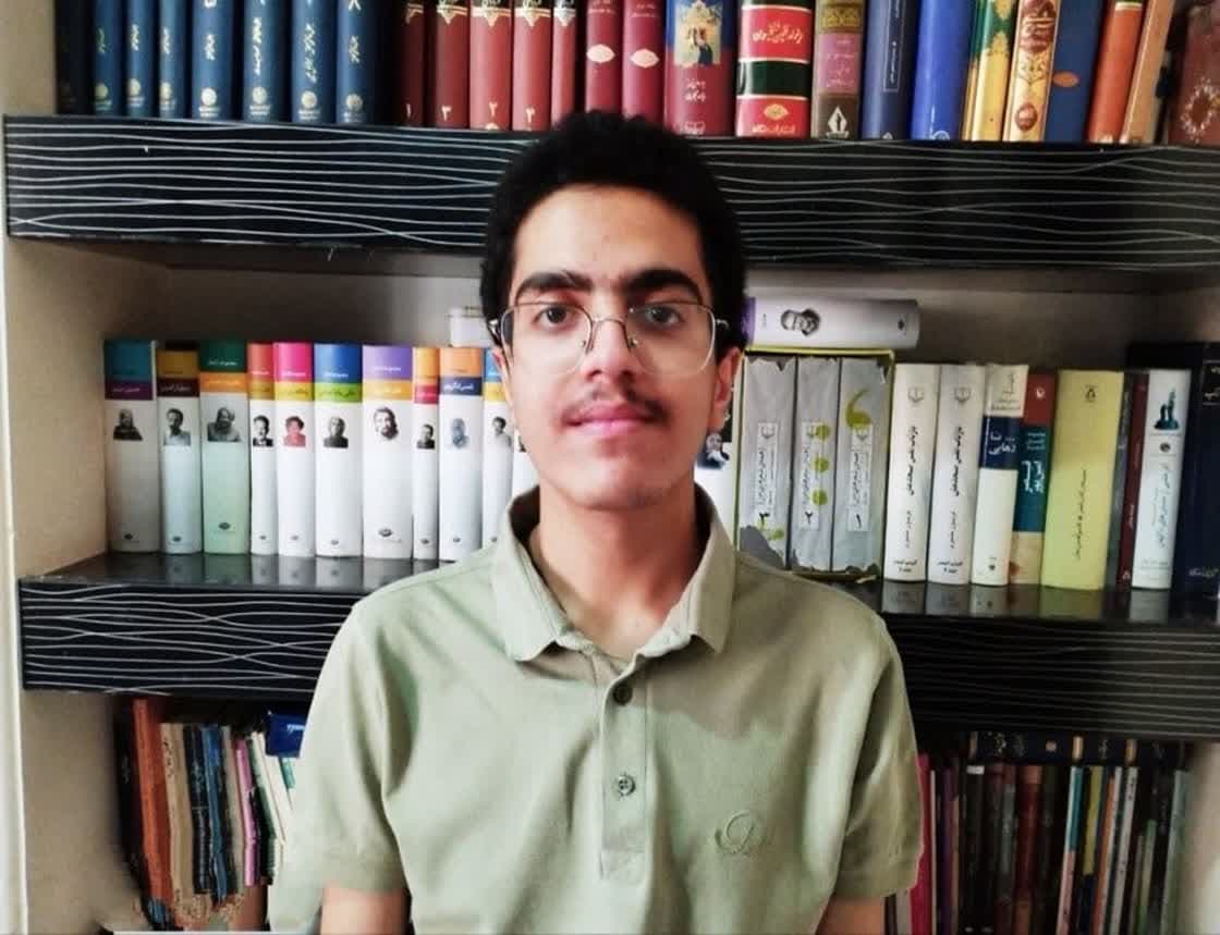 گفتگو با علی اصغر حسنی باقری پایه یازدهم تجربی عضو باشگاه 500تائی
