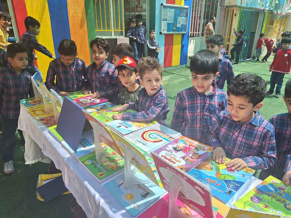 تصاویر برگزاری نمایشگاه کتاب اردیبهشت کانون در 40 شهر