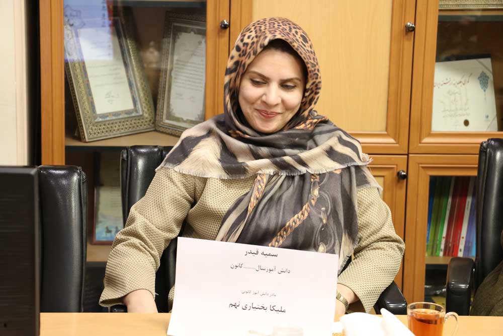 اولیای کانونی  سمیه قیدر، مادر ملیکا بختیاری، دانش‌آموز نهم از تهران
