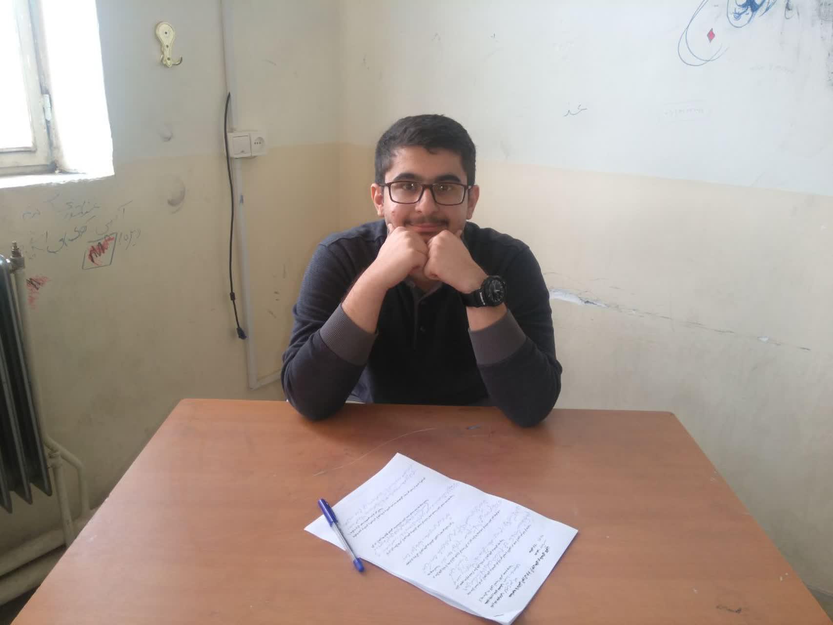 محمدامین فرج‌زاده، دانش‌آموز دوازدهم تجربی از میاندوآب با میانگین تراز 7701